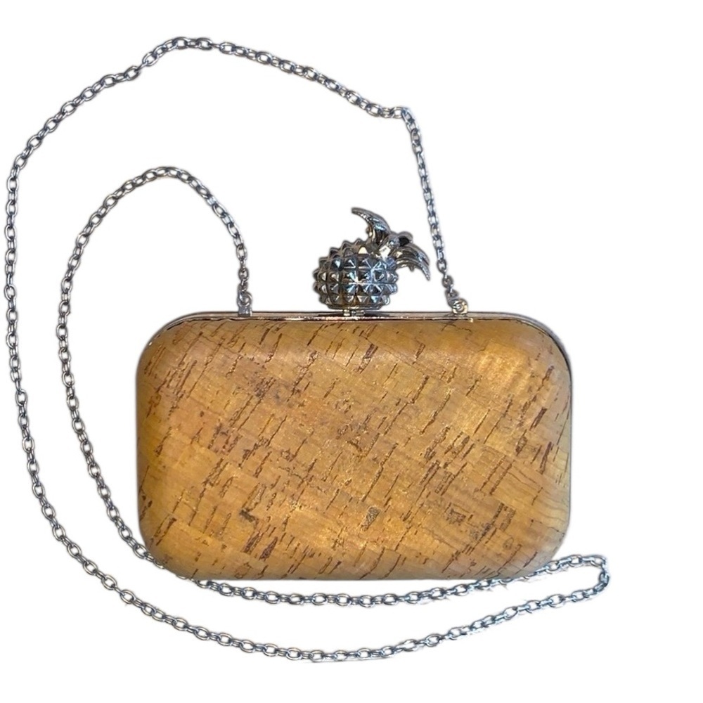 LA REGALE bag, hard sided cork clutch, chain, silver pineapple “kiss” clasp. EUC